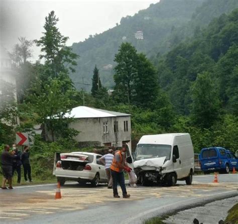 M­i­n­i­b­ü­s­l­e­ ­ç­a­r­p­ı­ş­a­n­ ­p­a­t­p­a­t­ı­n­ ­s­ü­r­ü­c­ü­s­ü­ ­ö­l­d­ü­ ­-­ ­Y­a­ş­a­m­ ­H­a­b­e­r­l­e­r­i­